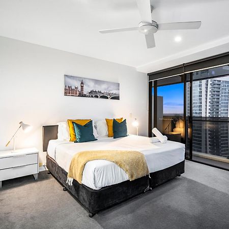 Circle On Cavill - Self Contained & Privately Managed Apartments - Wow Stay Gold Coast Esterno foto