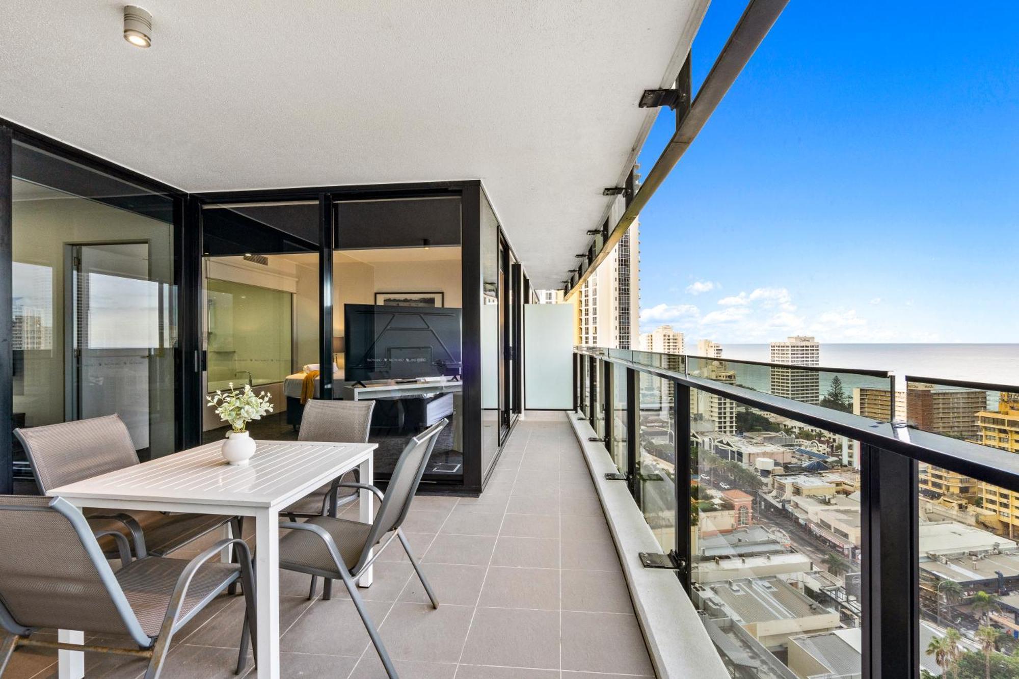 Circle On Cavill - Self Contained & Privately Managed Apartments - Wow Stay Gold Coast Esterno foto