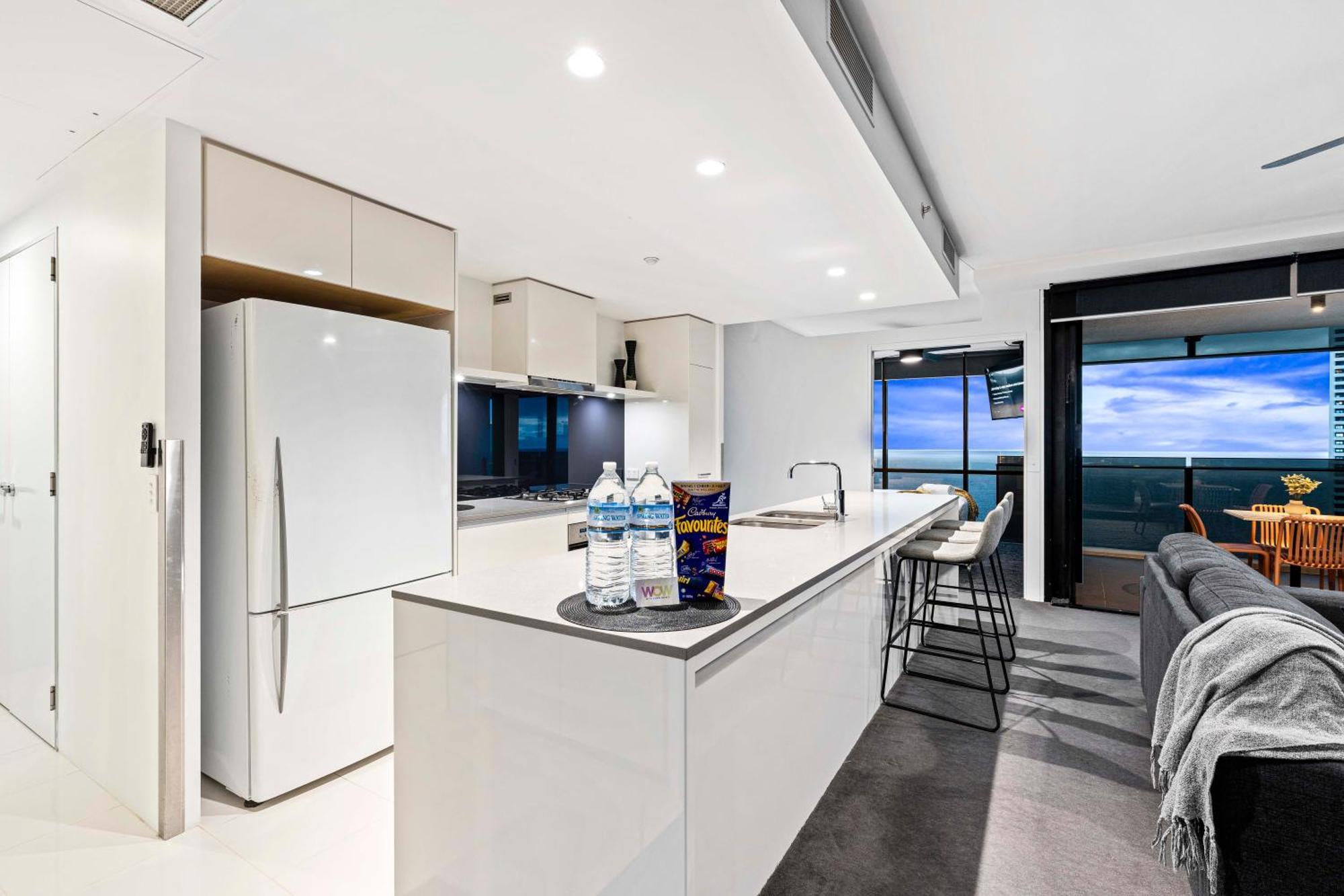 Circle On Cavill - Self Contained & Privately Managed Apartments - Wow Stay Gold Coast Esterno foto