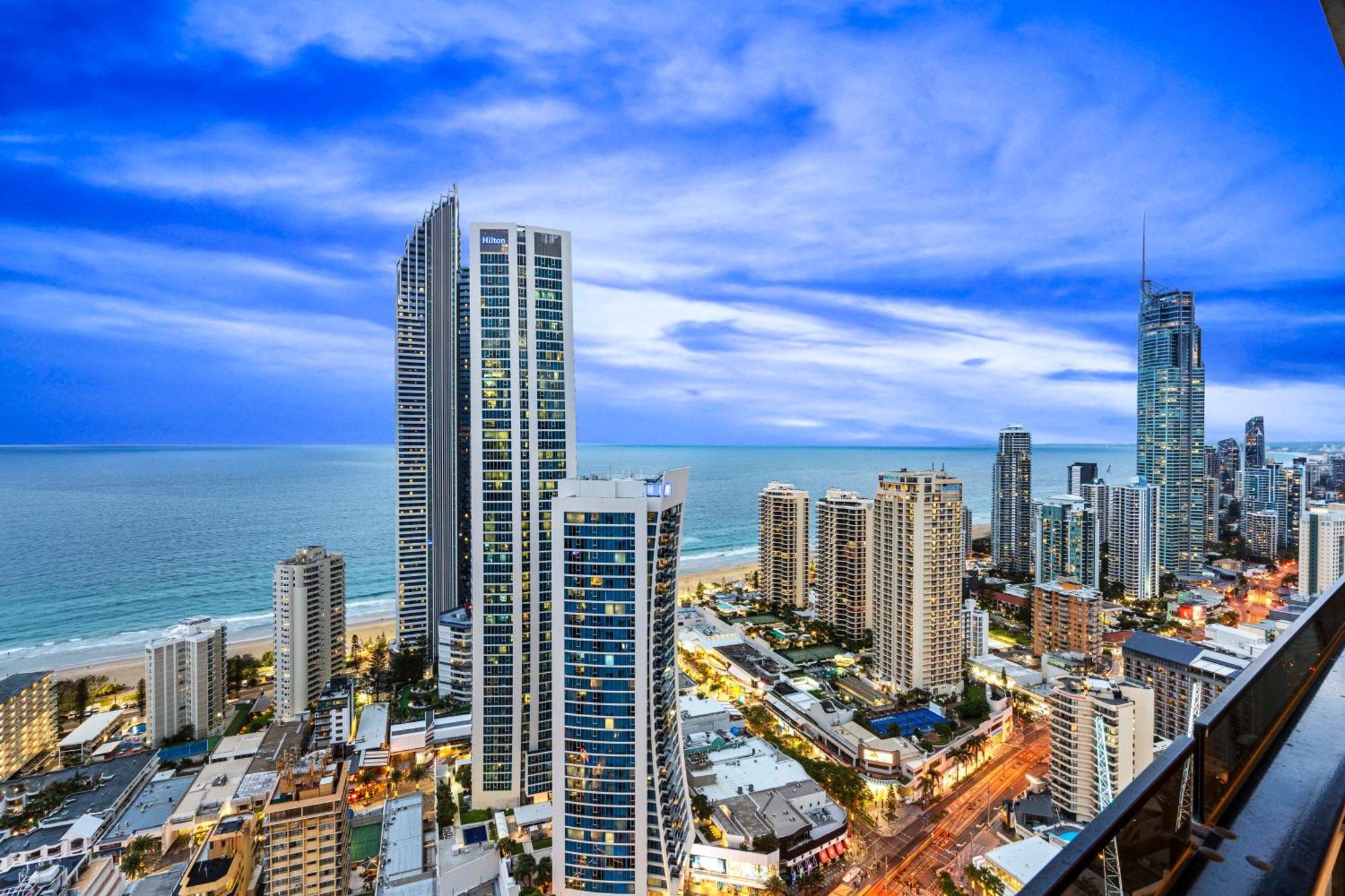 Circle On Cavill - Self Contained & Privately Managed Apartments - Wow Stay Gold Coast Esterno foto