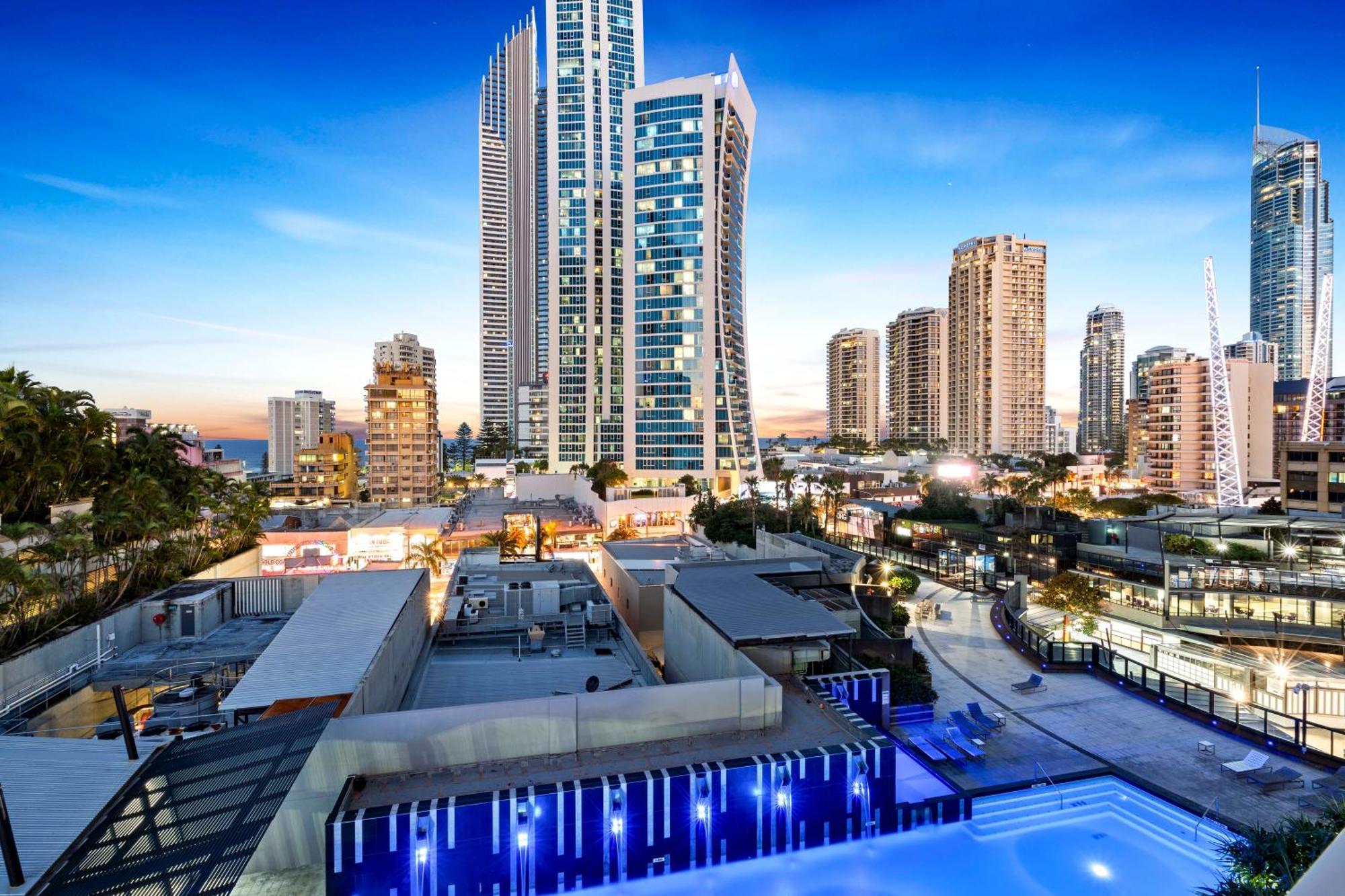 Circle On Cavill - Self Contained & Privately Managed Apartments - Wow Stay Gold Coast Esterno foto