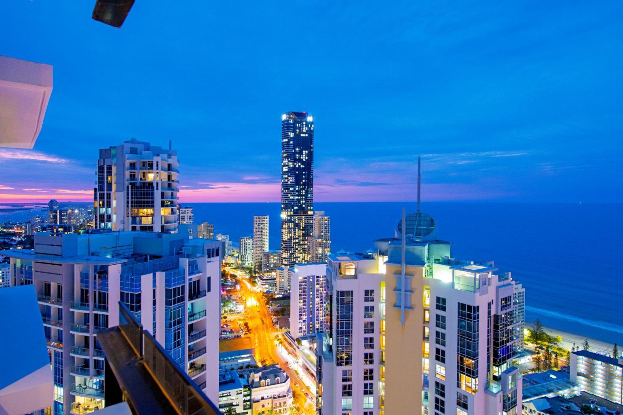 Circle On Cavill - Self Contained & Privately Managed Apartments - Wow Stay Gold Coast Esterno foto