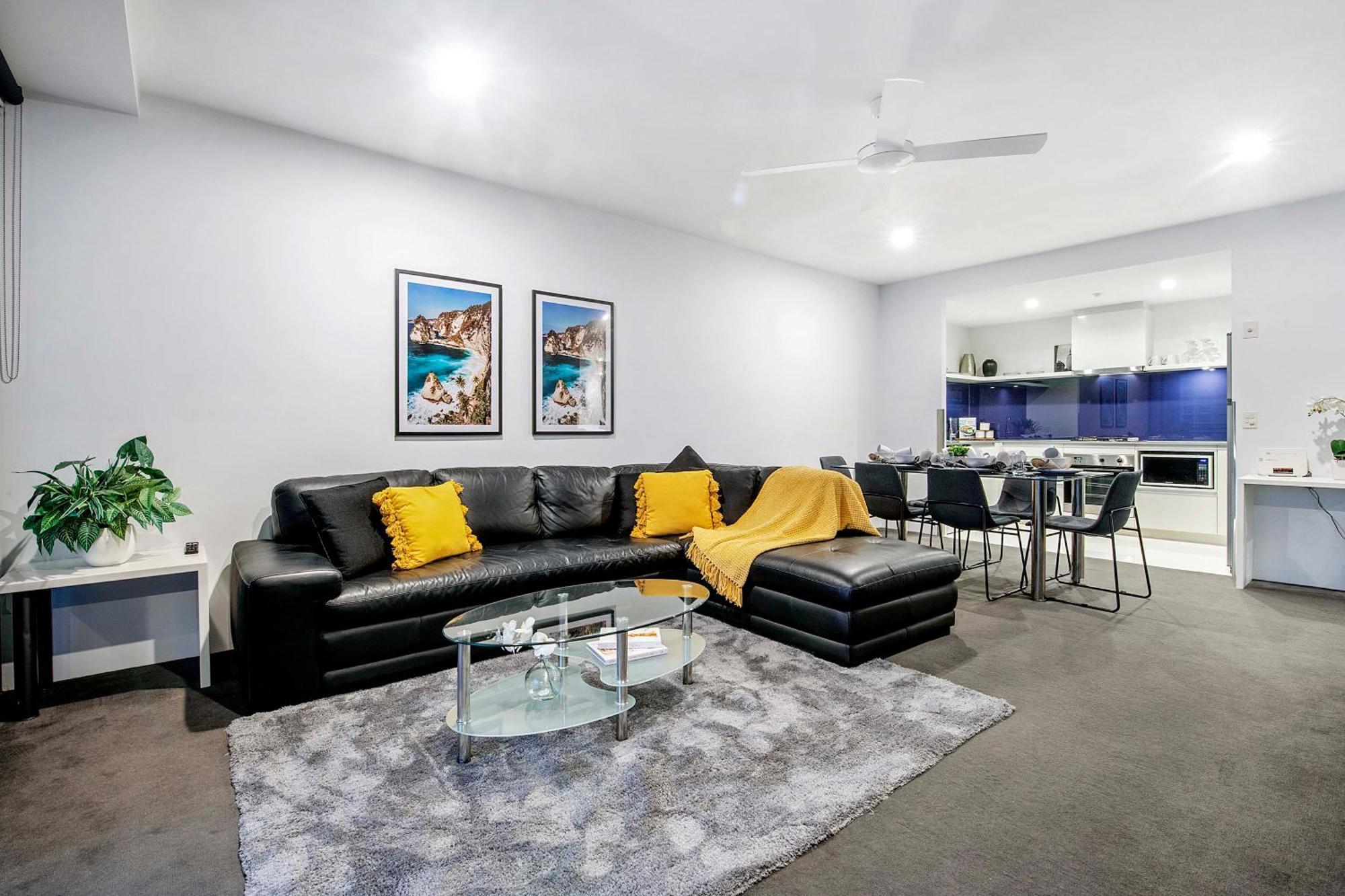 Circle On Cavill - Self Contained & Privately Managed Apartments - Wow Stay Gold Coast Esterno foto