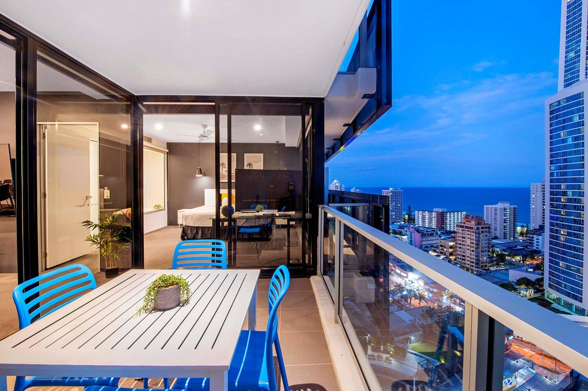 Circle On Cavill - Self Contained & Privately Managed Apartments - Wow Stay Gold Coast Esterno foto