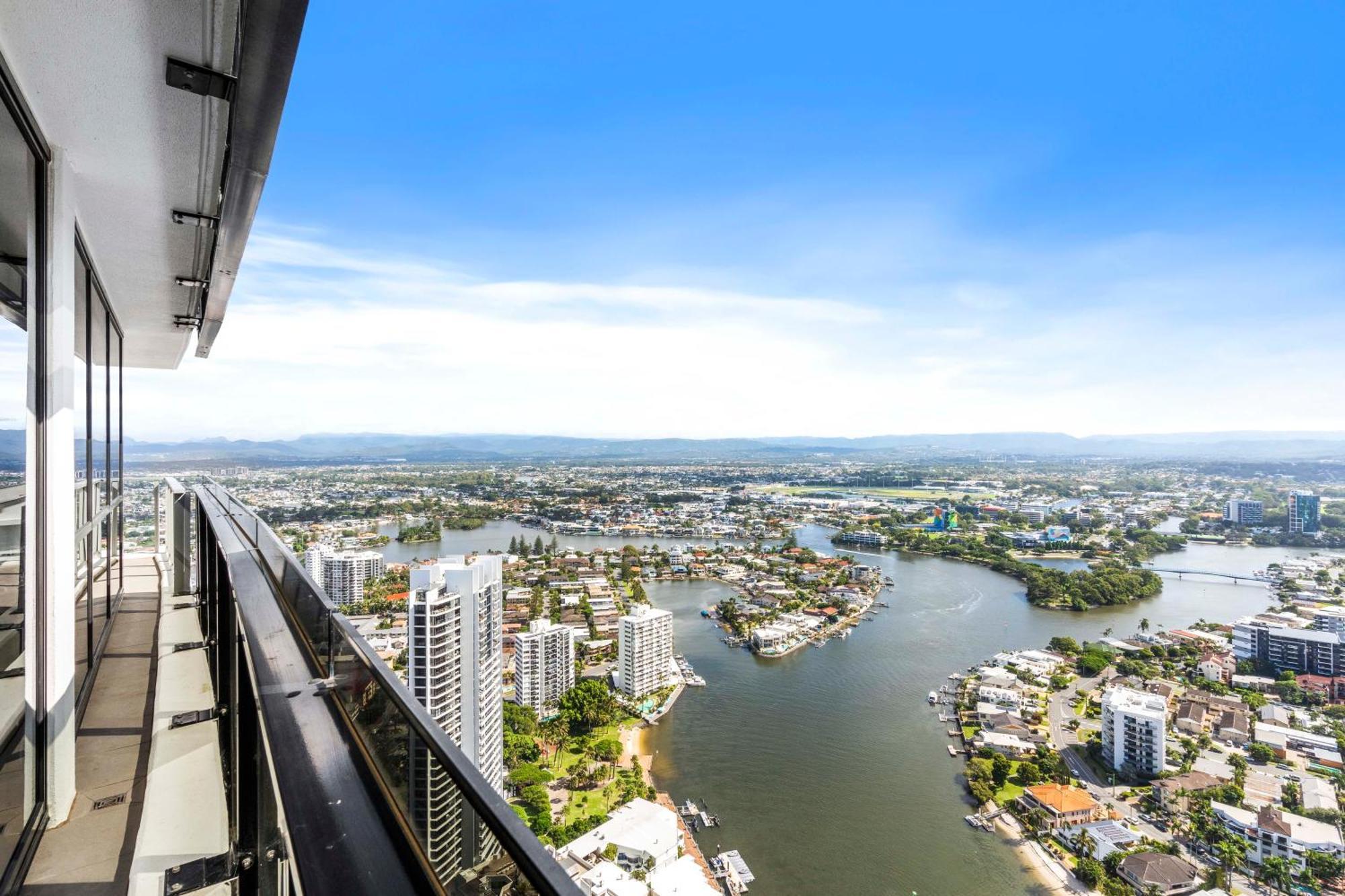 Circle On Cavill - Self Contained & Privately Managed Apartments - Wow Stay Gold Coast Esterno foto