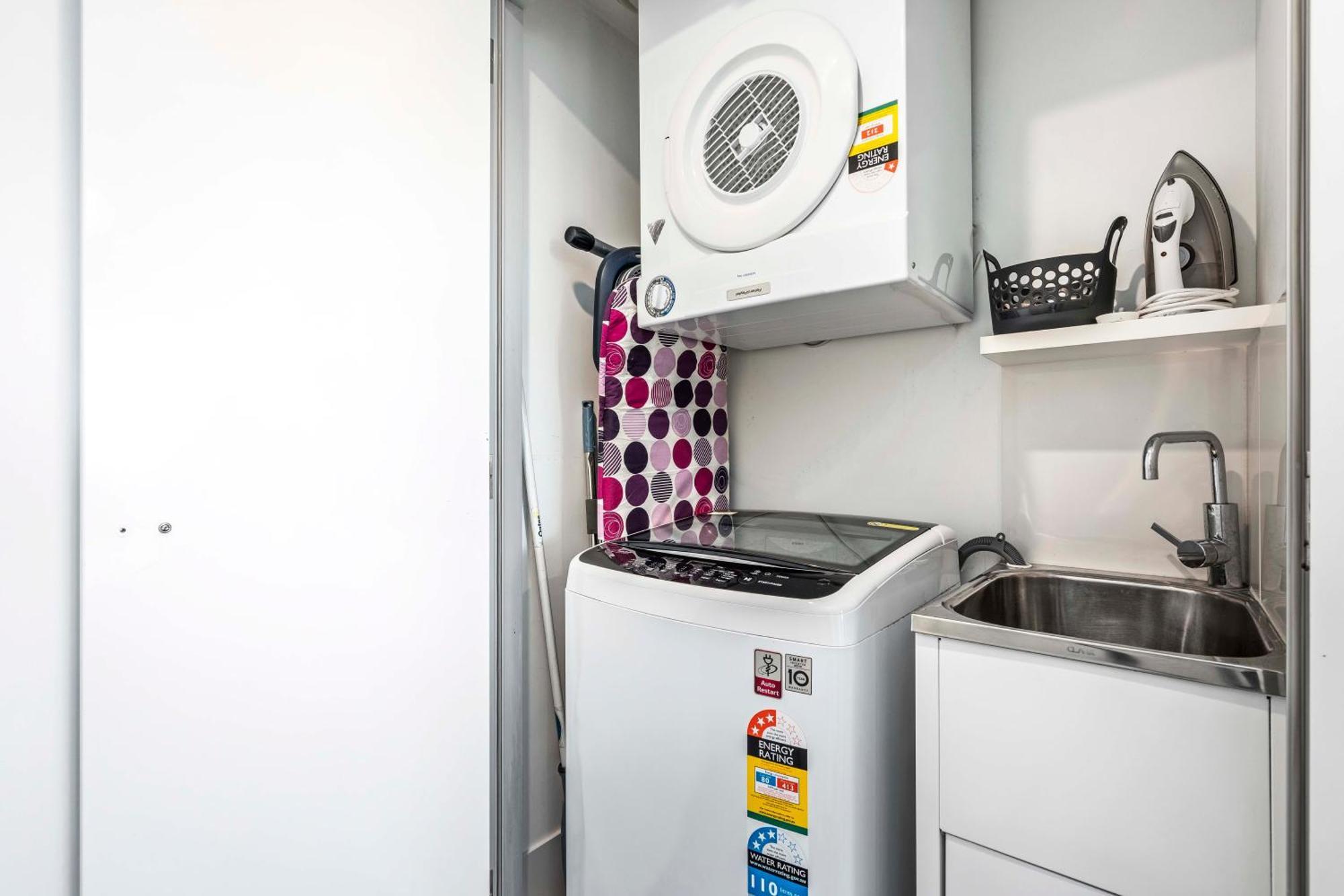 Circle On Cavill - Self Contained & Privately Managed Apartments - Wow Stay Gold Coast Esterno foto