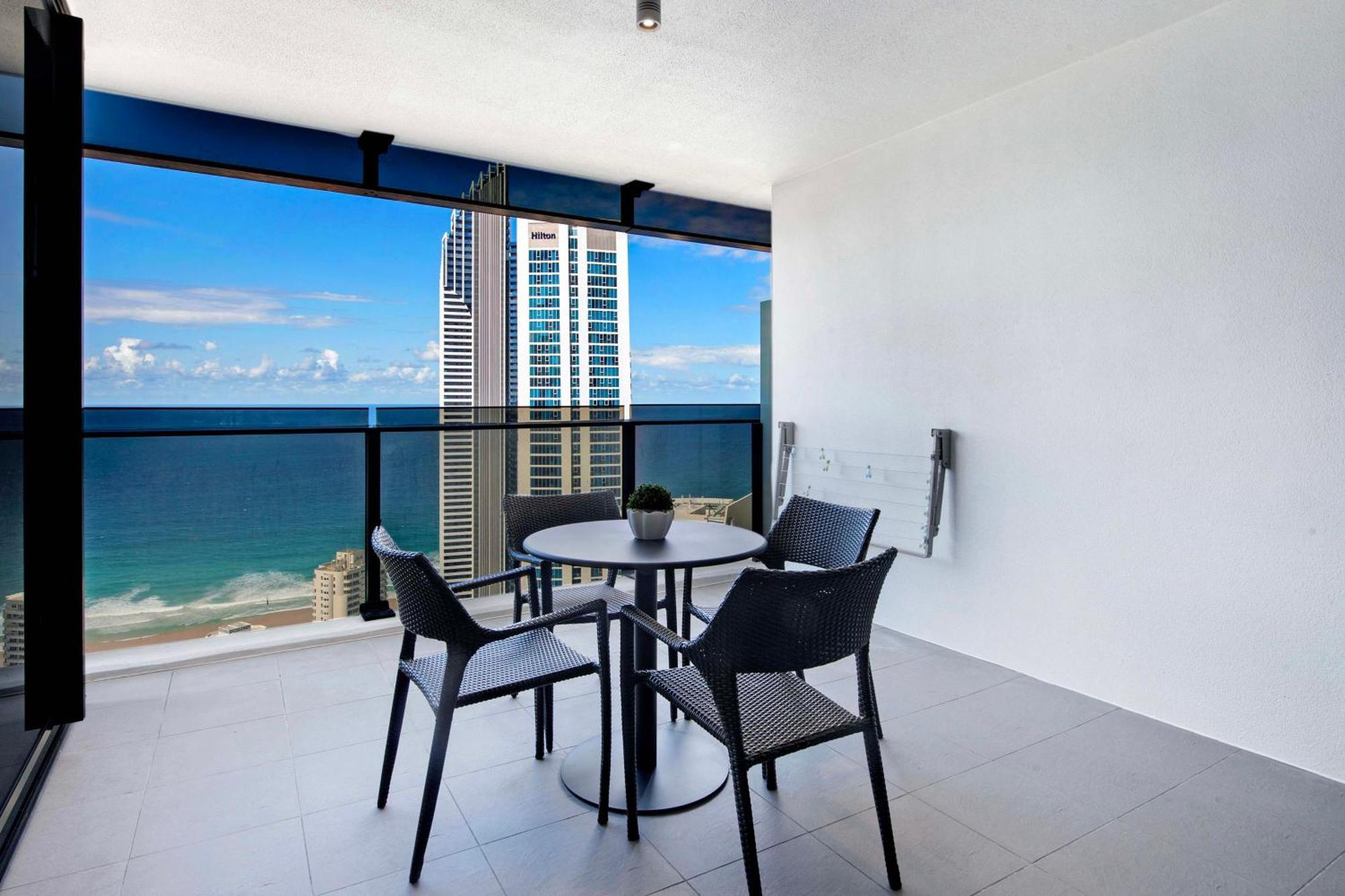 Circle On Cavill - Self Contained & Privately Managed Apartments - Wow Stay Gold Coast Esterno foto