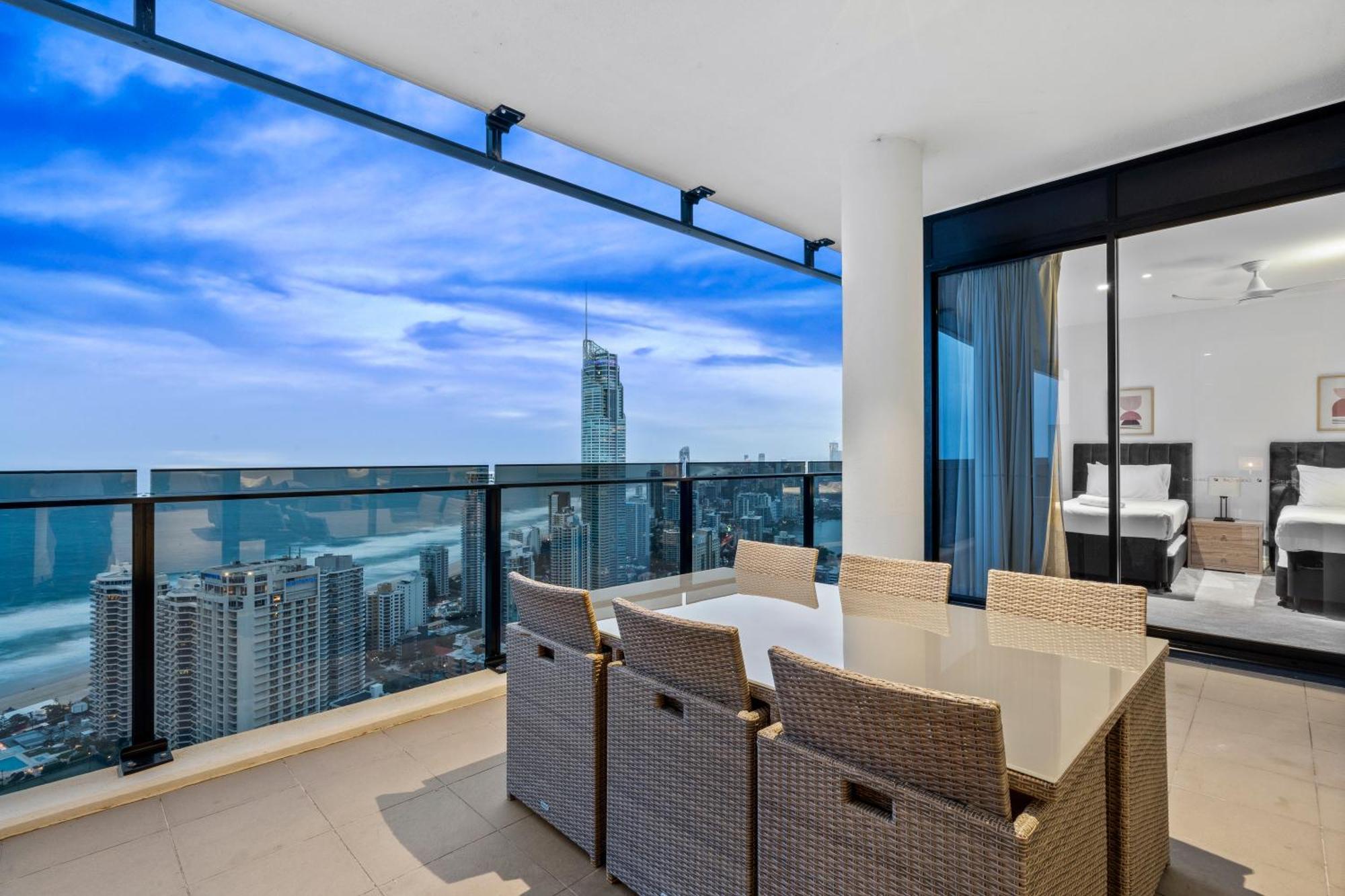 Circle On Cavill - Self Contained & Privately Managed Apartments - Wow Stay Gold Coast Esterno foto