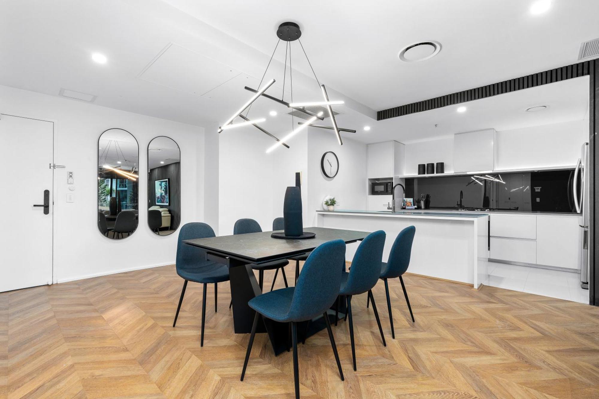 Circle On Cavill - Self Contained & Privately Managed Apartments - Wow Stay Gold Coast Esterno foto