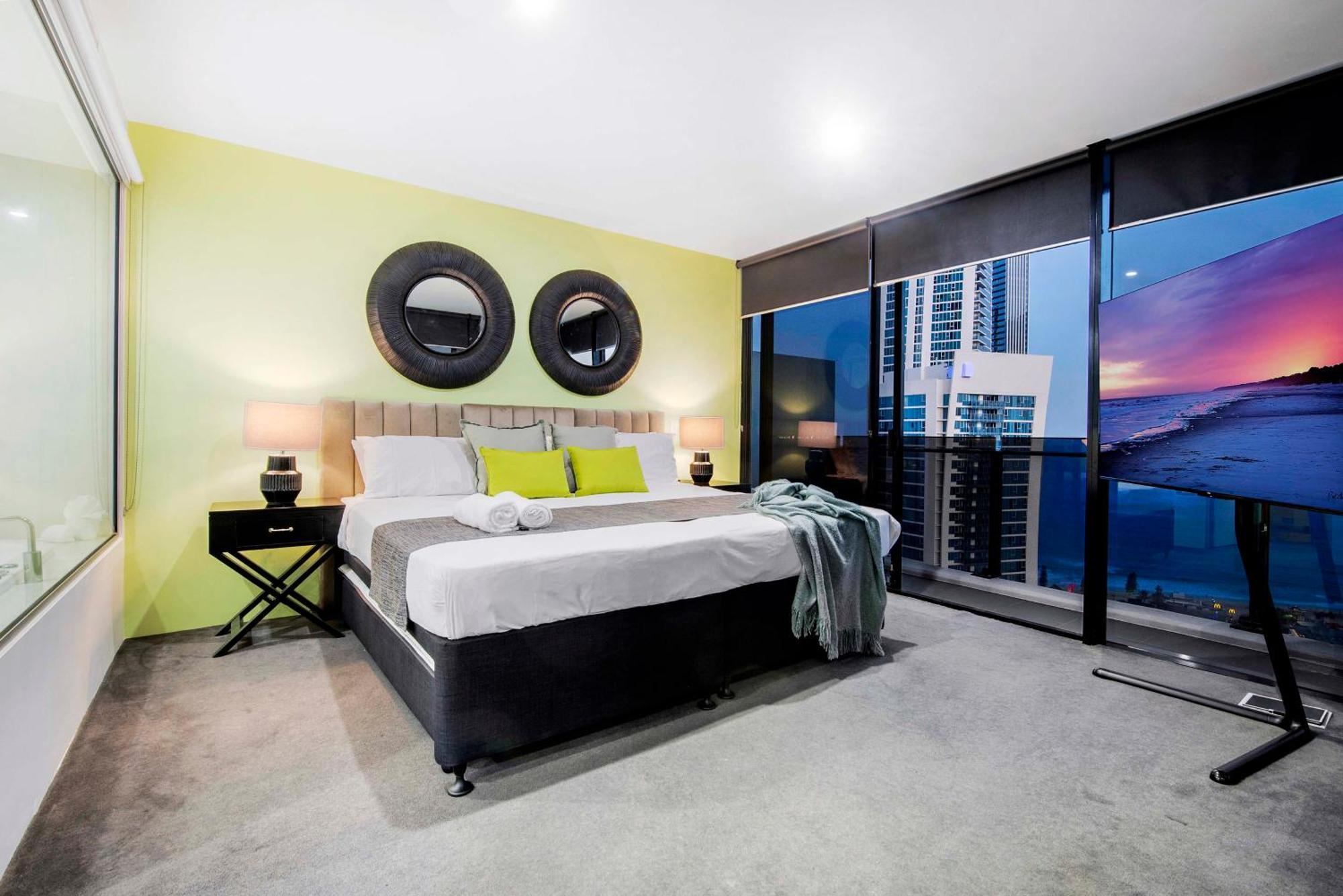 Circle On Cavill - Self Contained & Privately Managed Apartments - Wow Stay Gold Coast Esterno foto