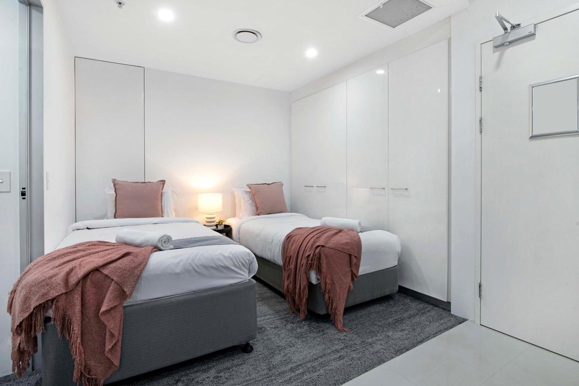 Circle On Cavill - Self Contained & Privately Managed Apartments - Wow Stay Gold Coast Esterno foto
