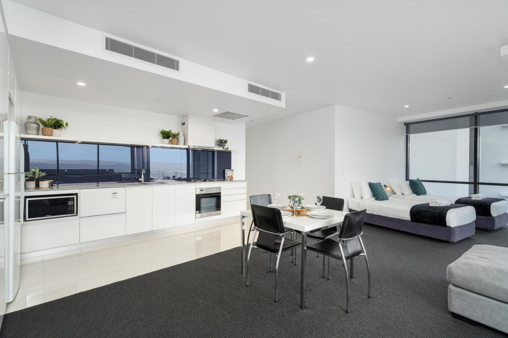 Circle On Cavill - Self Contained & Privately Managed Apartments - Wow Stay Gold Coast Esterno foto