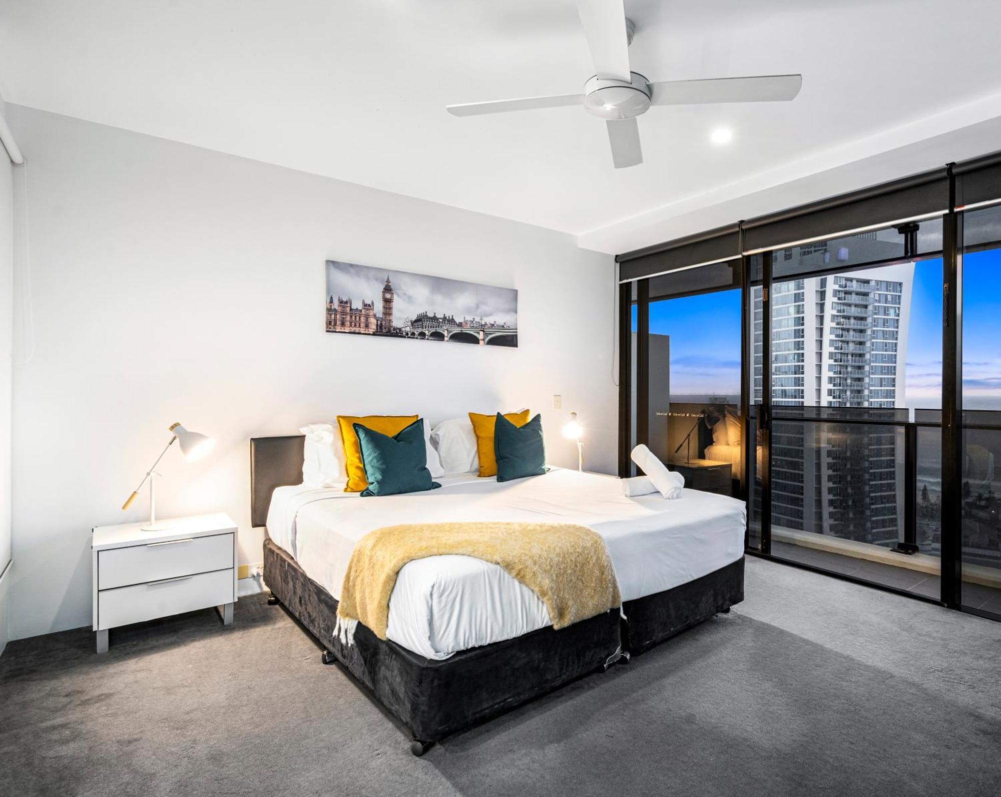 Circle On Cavill - Self Contained & Privately Managed Apartments - Wow Stay Gold Coast Esterno foto