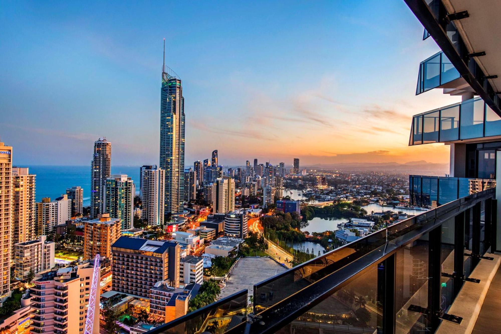 Circle On Cavill - Self Contained & Privately Managed Apartments - Wow Stay Gold Coast Esterno foto
