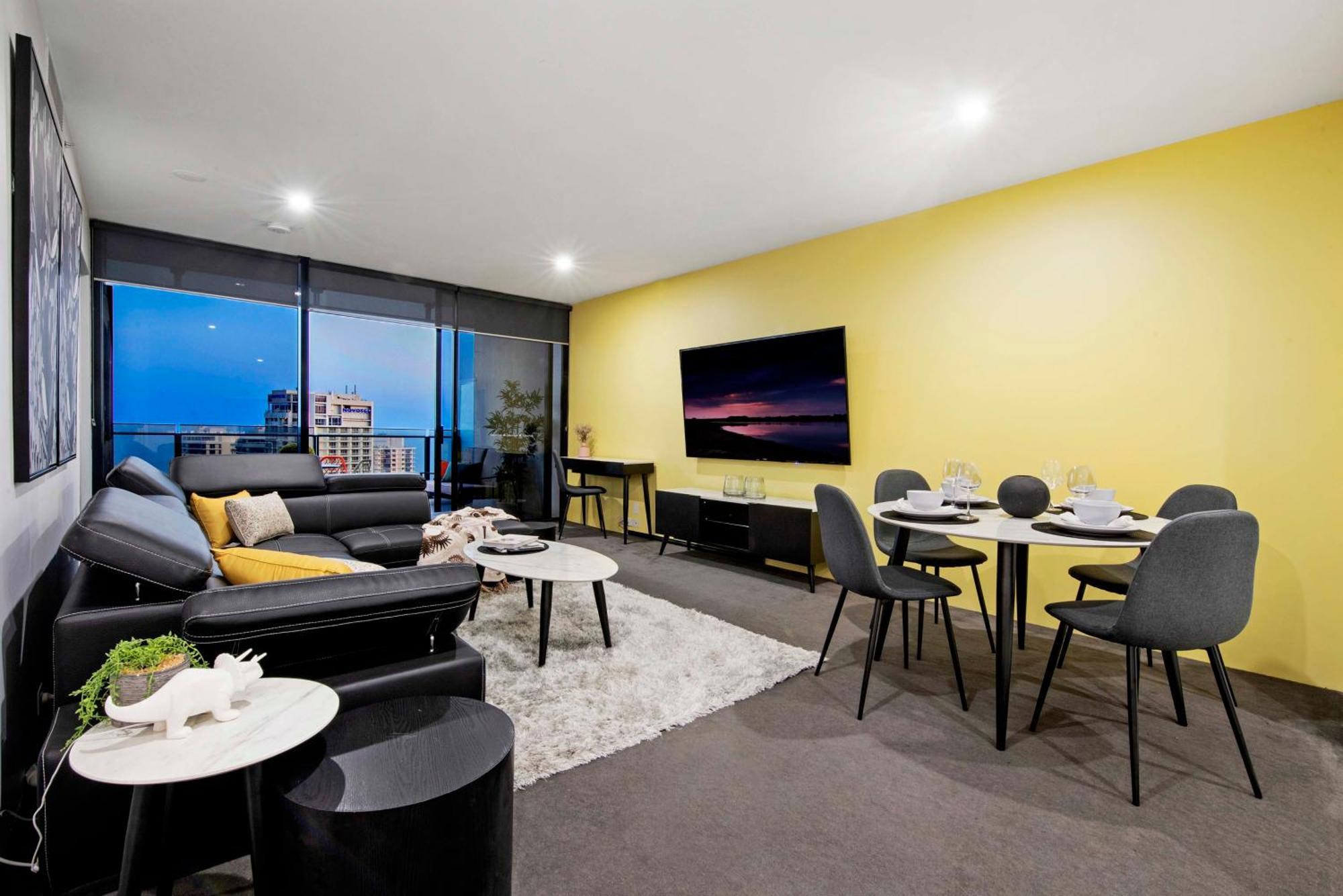 Circle On Cavill - Self Contained & Privately Managed Apartments - Wow Stay Gold Coast Esterno foto