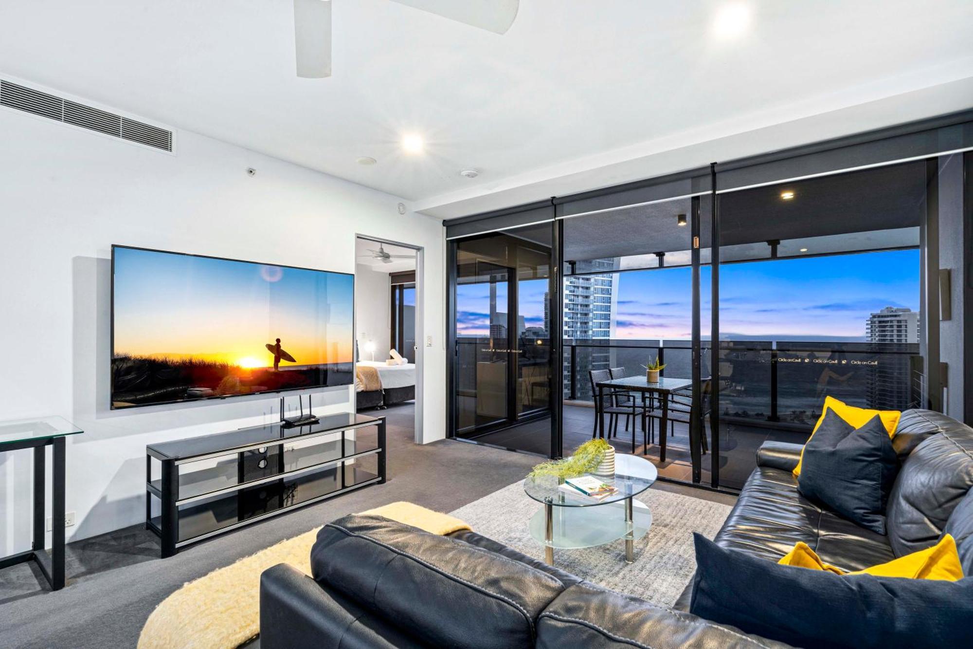 Circle On Cavill - Self Contained & Privately Managed Apartments - Wow Stay Gold Coast Esterno foto