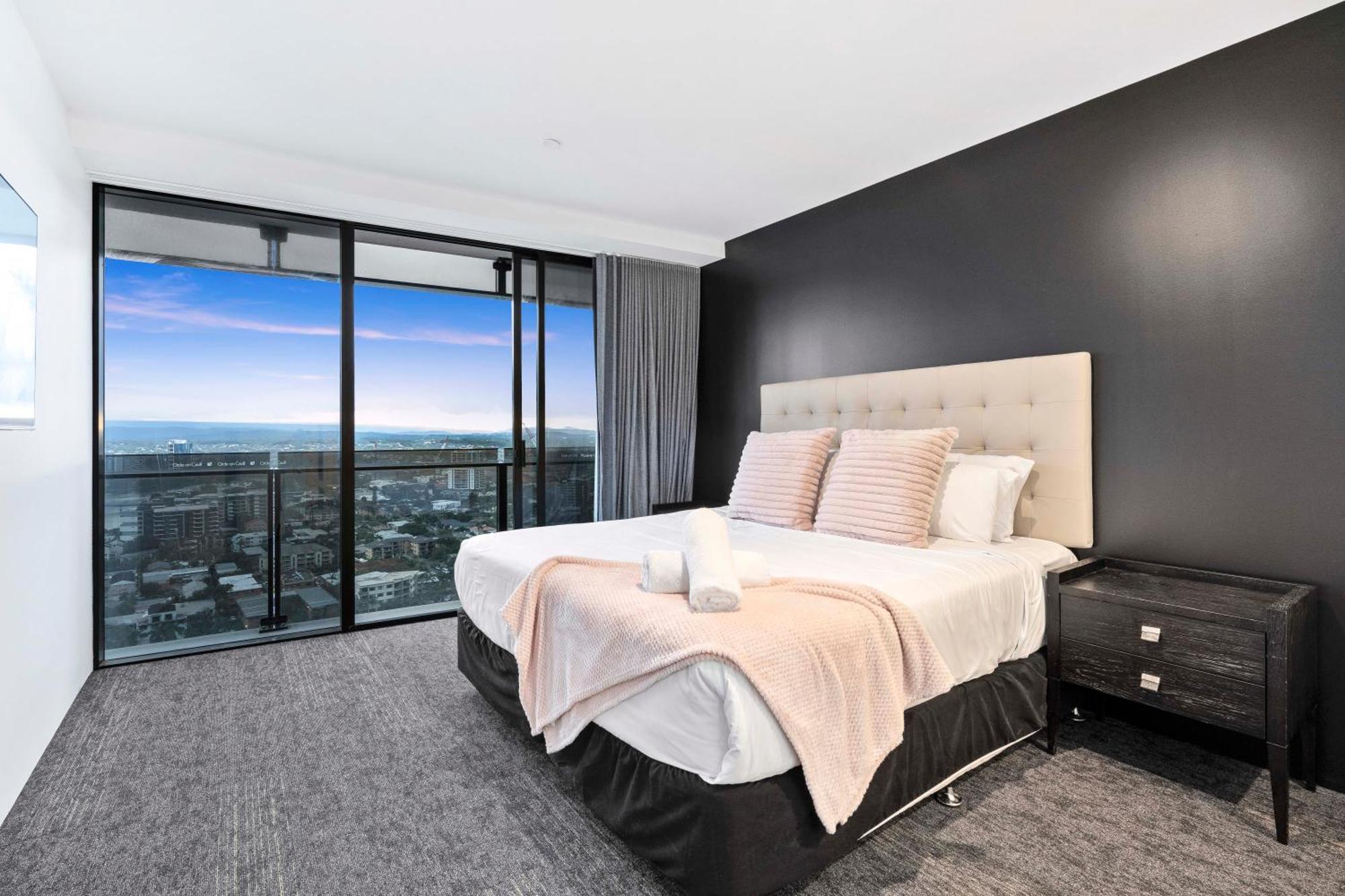 Circle On Cavill - Self Contained & Privately Managed Apartments - Wow Stay Gold Coast Esterno foto